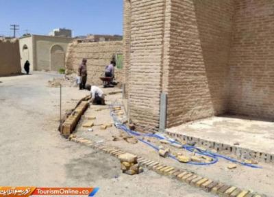 شروع محوطه سازی اطراف بنای تاریخی باغ مزار گرمه