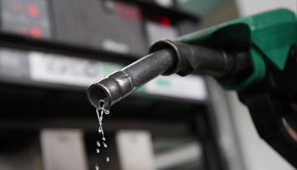 عضو کمیسیون انرژی مجلس: دولت بنزین را 3 هزار تومان نگه می دارد