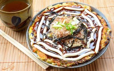 در مورد پیتزای ژاپنی یا اوکونومیاکی چیزی شنیده اید؟!
